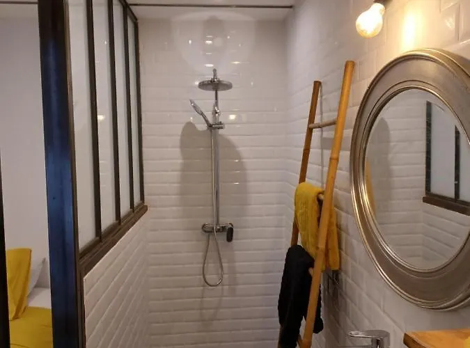 L Au Coeur De 140m 2 Cour Ideal Famille Апартаменты Сет